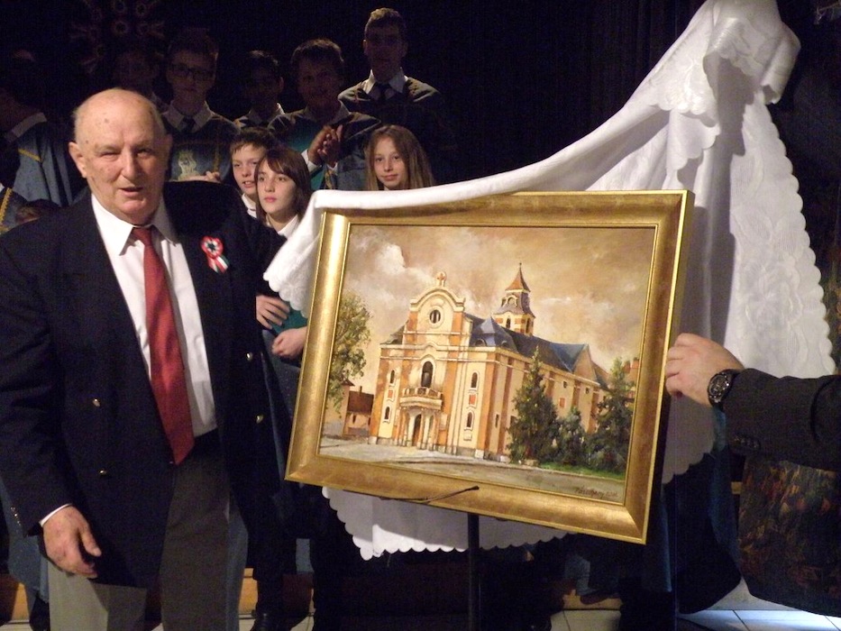 A Szent László Iskola is kapott ajándékba két Pászthory-képet