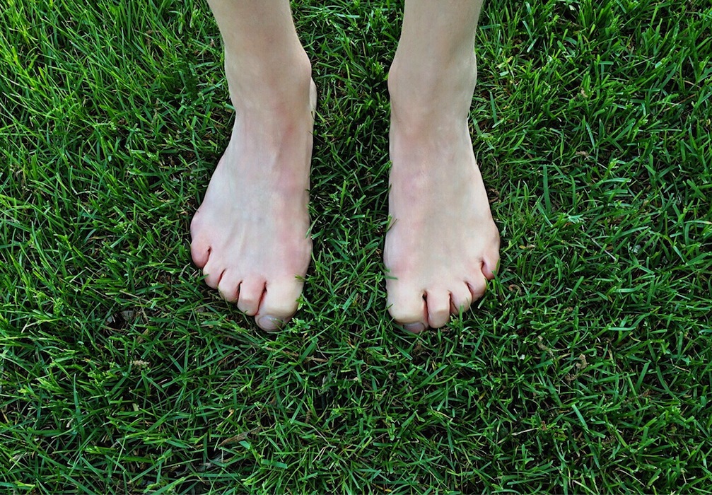 barefoot-1394848_1280