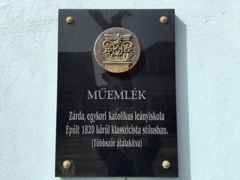 Emléktábla: Zárda épülete