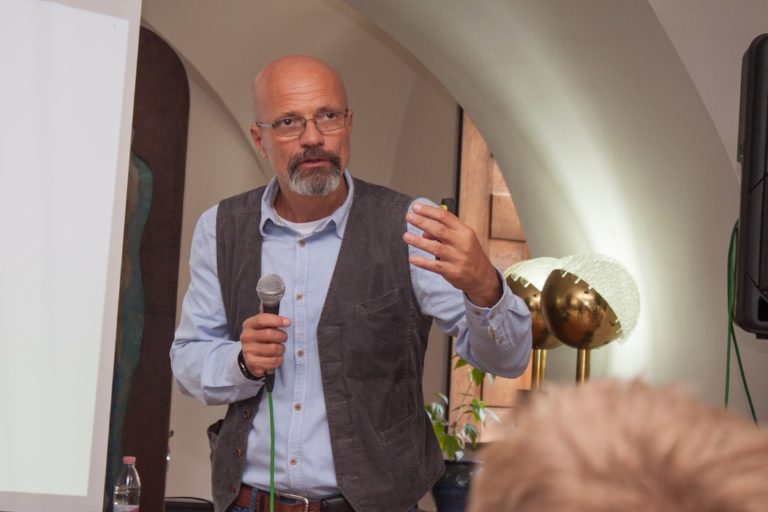 „Droghelyzet van” – Dr. Zacher Gábor toxikológus előadása