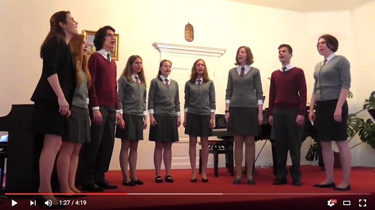 A Ma’mint’Ti színjátszói Pentatonix-feldolgozást énekelnek