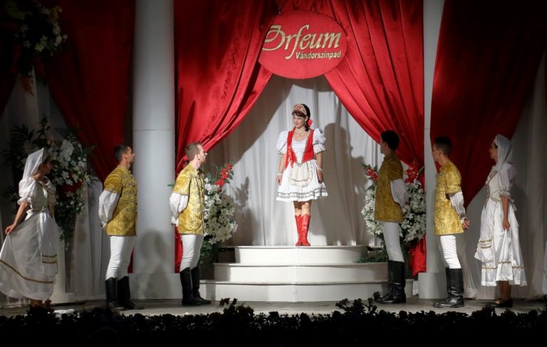 Fotóalbum az Orfeum Vándorszínpad sárvári operettestjéről