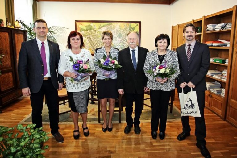 A városházán köszöntötték a kitüntetett sárváriakat