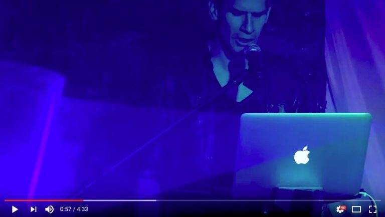 Koncertrészletek a májusvégi synthpop estről az AZK-ból