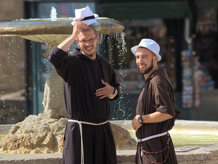 Hétköznapi impressziók – kép és betű: A béke és a jó
