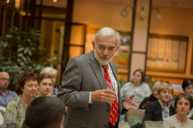 Időutazás Dr. Eőry Ajándok természetgyógyász professzorral