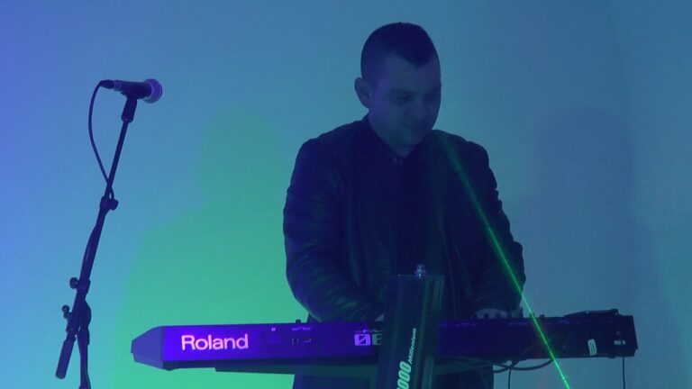 Müller – Ákos: Régi jövő (cover)
