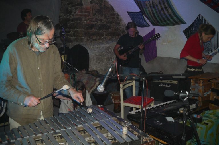 2008 után újra a környékünkön játszik a legendás Embryo