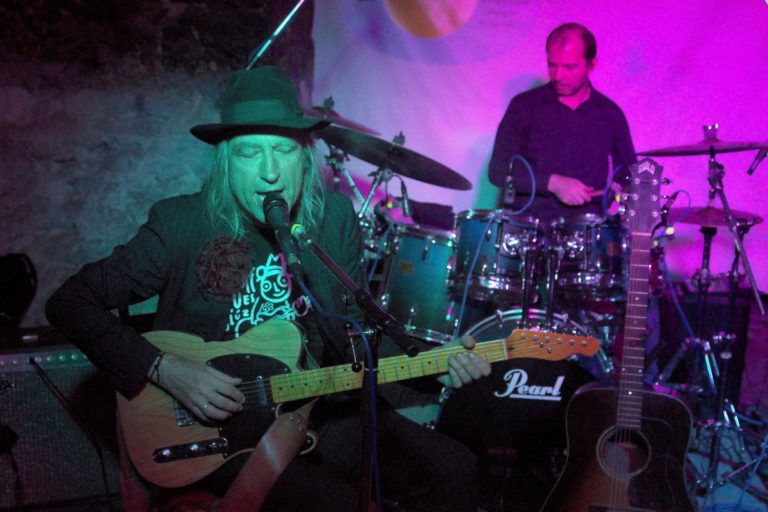 K und K rock-blues szólt a sárvári várban – A Ripoff Raskolnikov Band koncertje az AZK-ban