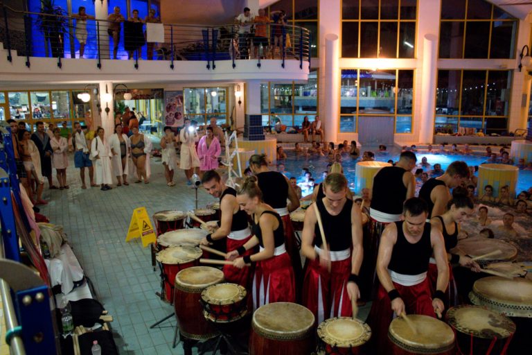Ataru Taiko és habparti a Sárvárfürdőn