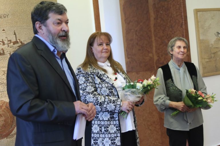 Málik Irén textilművész kiállítása