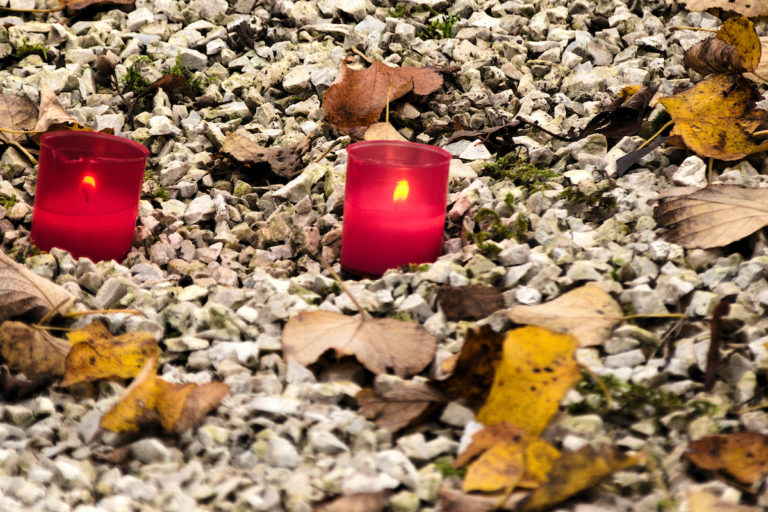 Séta a temetőben – Mindenszentek és halottak napja