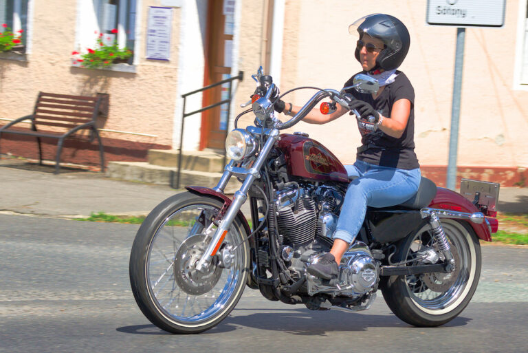 Motoros felvonulás a XX. Vármeetingen