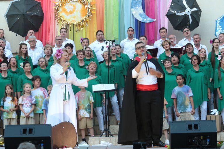 A Sárvári Oratórikus Kórus előadása
