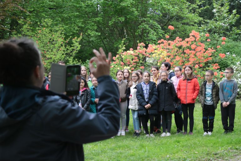 Énekeltek az arborétumban