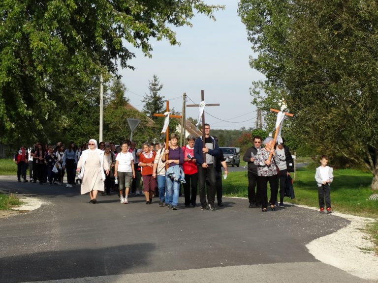 Gyalogos zarándoklat Csénye-Bögöt-Porpác útvonalon, püsköki szentmisével