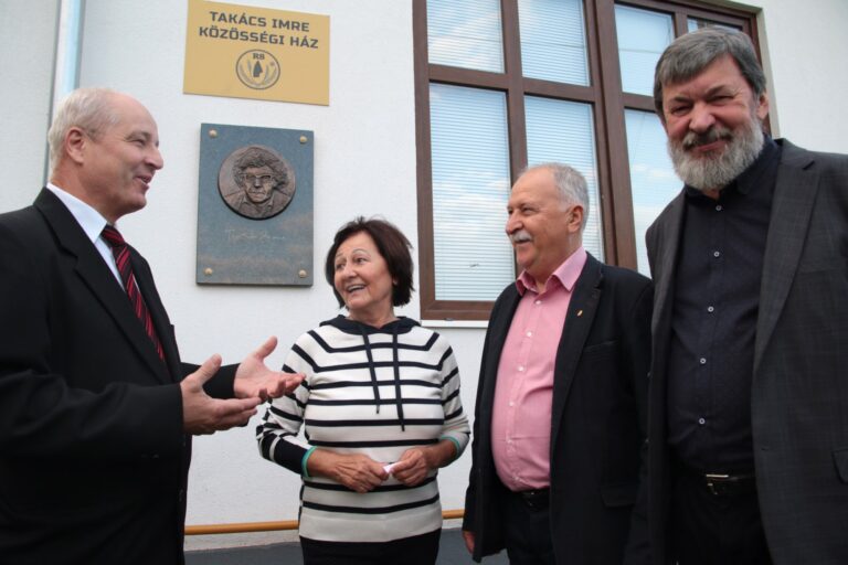 Takács Imre emléktáblájának avatása