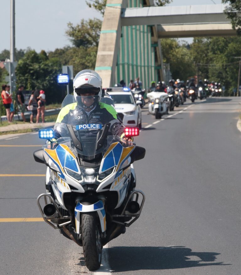 Motoros felvonulás
