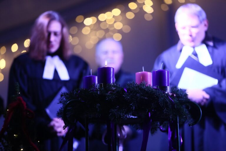 Advent első gyertyája