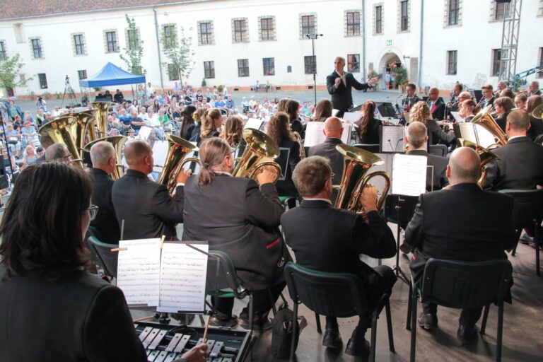 A Koncertfúvószenekar jubileumi hangversenye 20-25