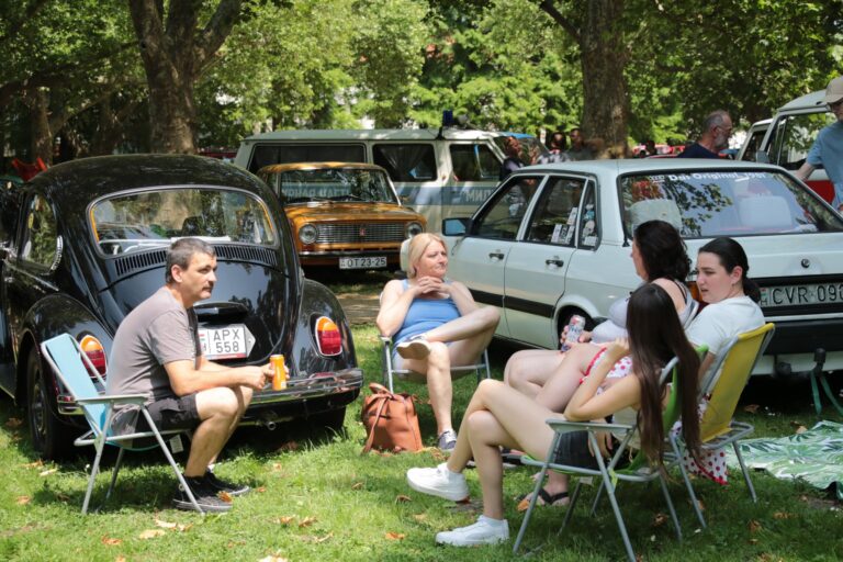 VIII. veterán piknik a Nádasdy-vár parkban